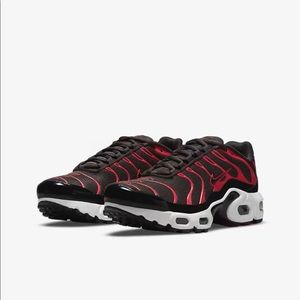 Nike Air max plus size 3Y big kids color red white black